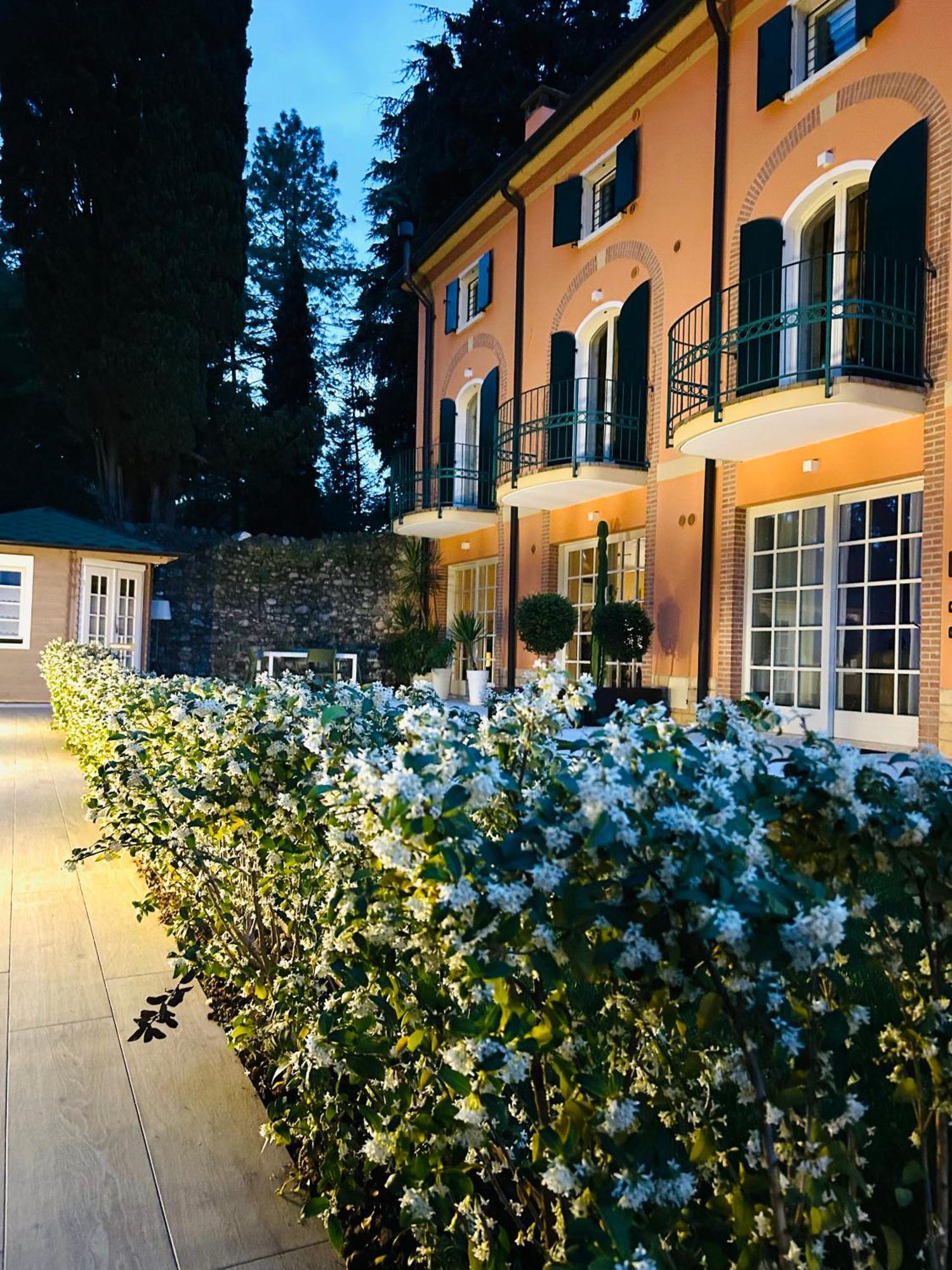 Colà Residenza Edenゲストハウス エクステリア 写真